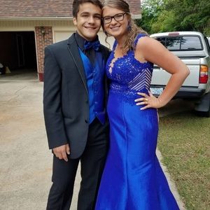 2017 Ellie Wilde prom dress!!